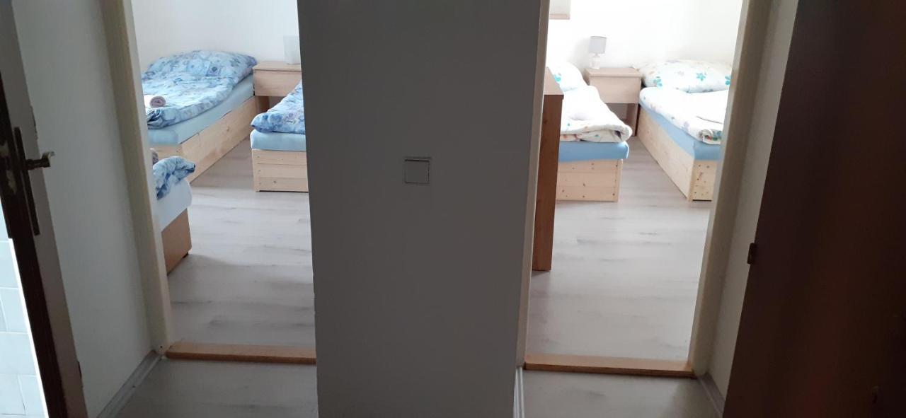 Farma Macas Villa Lazne Bohdanec Luaran gambar