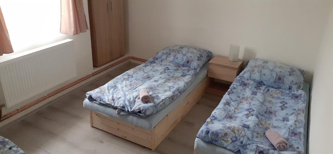 Farma Macas Villa Lazne Bohdanec Luaran gambar