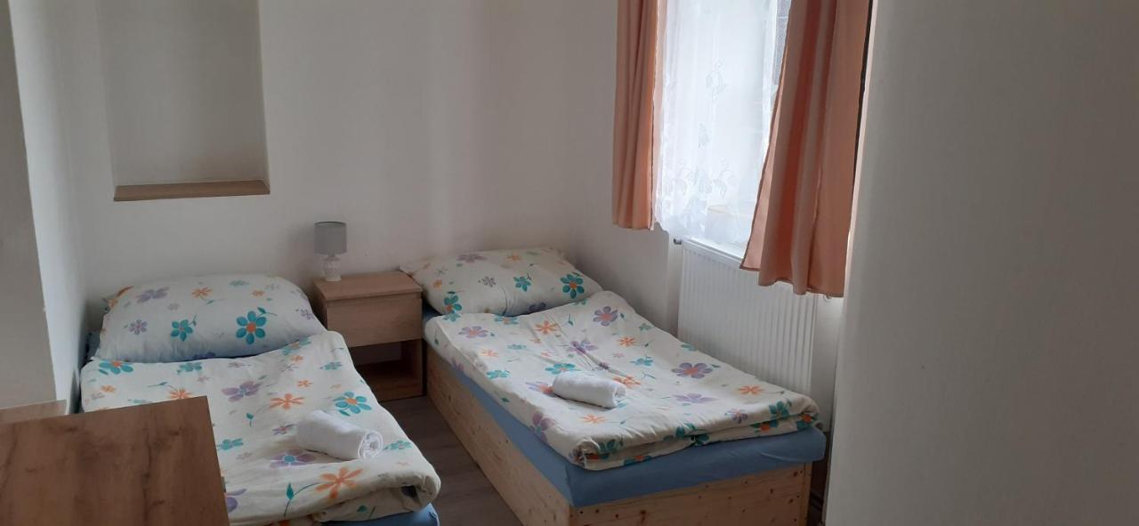 Farma Macas Villa Lazne Bohdanec Luaran gambar